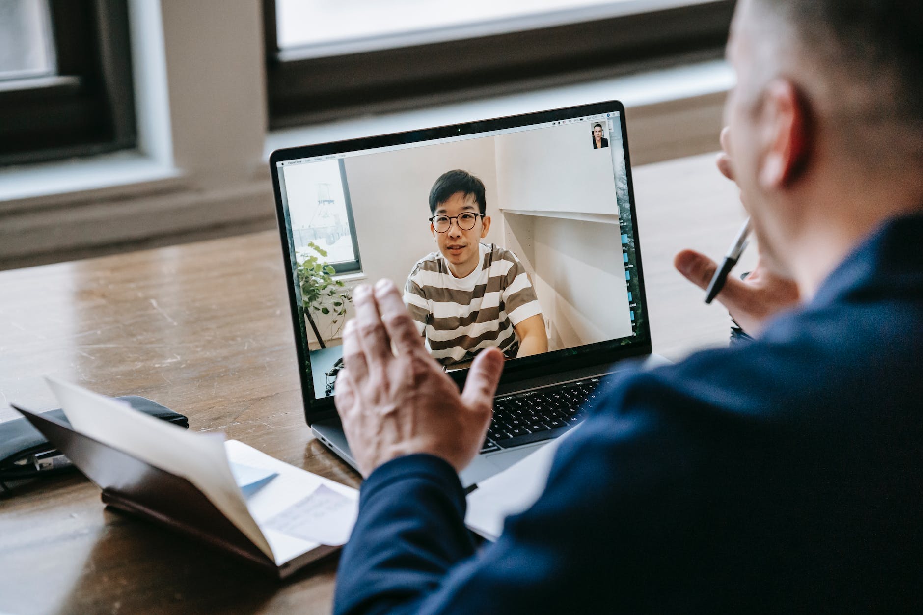 photo of professor mentoring his student